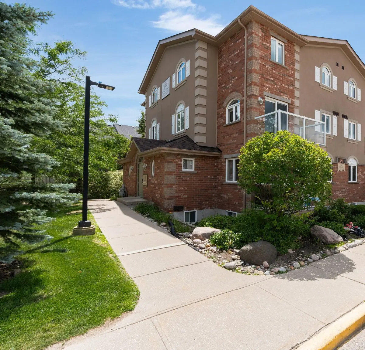 Barrie, ON L4M 0H3,135 Sydenham Wells N/A #3