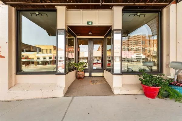 141 N Texas Street, De Leon, TX 76444