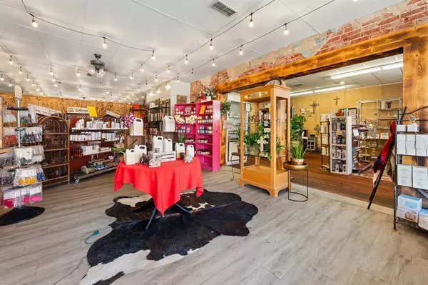 De Leon, TX 76444,141 N Texas Street