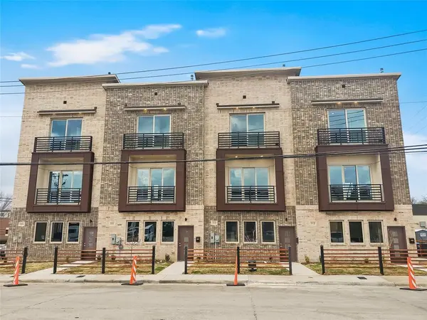 324 Feliks Gwozdz Place #200, Fort Worth, TX 76104