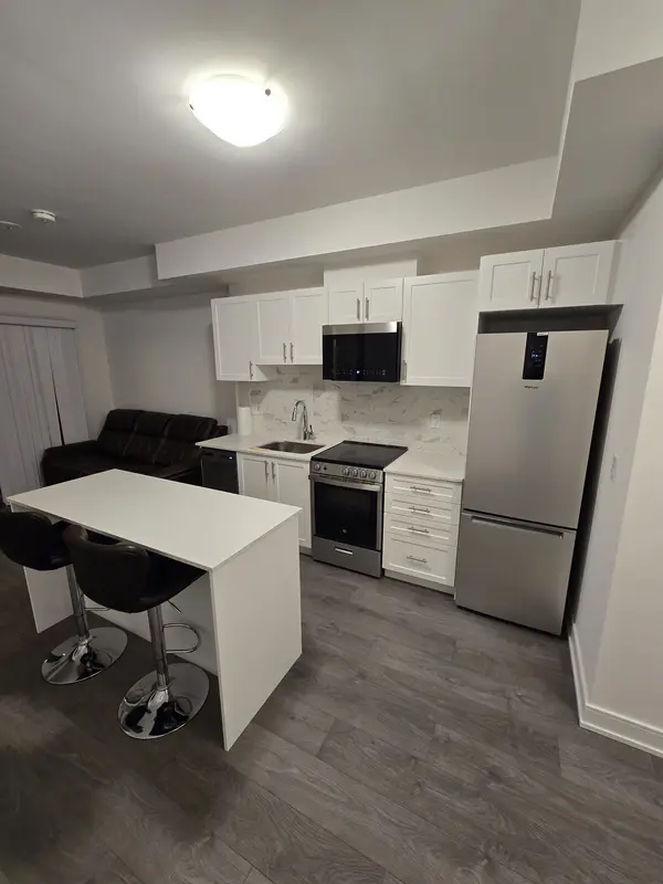 Newmarket, ON L3Y 0J2,715 Davis DR #B 709