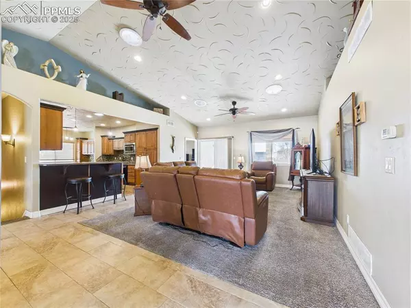 Pueblo, CO 81006,2084 Iris RD