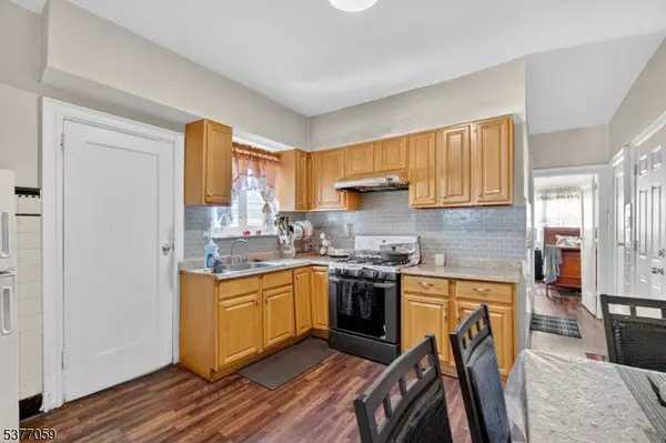 Bayonne City, NJ 07002,98 W 49Th St