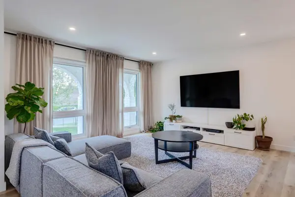 Calgary, AB T2J2H3,1240 Mapleglade CRES SE