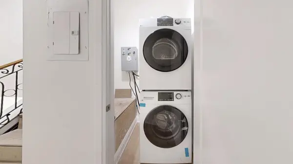 Toronto E10, ON M1C 1C7,61 Gladys RD #unit 3