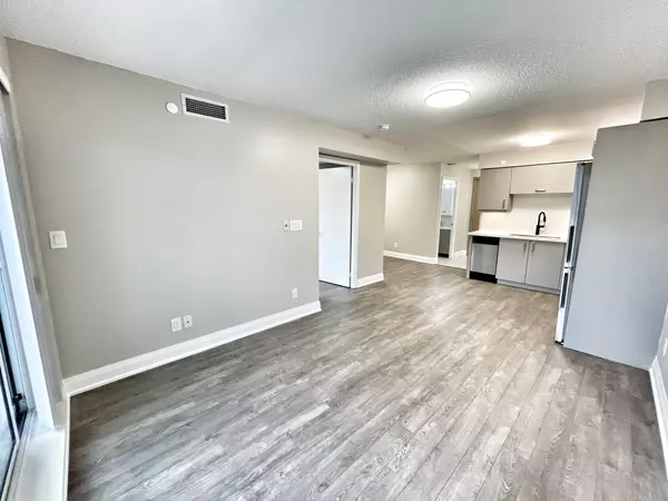 Markham, ON L3R 5M8,18 Uptown DR #707