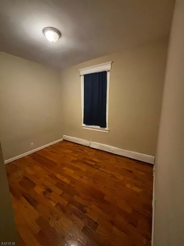 Newark City, NJ 07112,422 Jelliff Ave #2