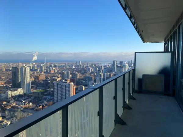 42 Charles ST E #PH5201, Toronto C08, ON M4Y 1T1