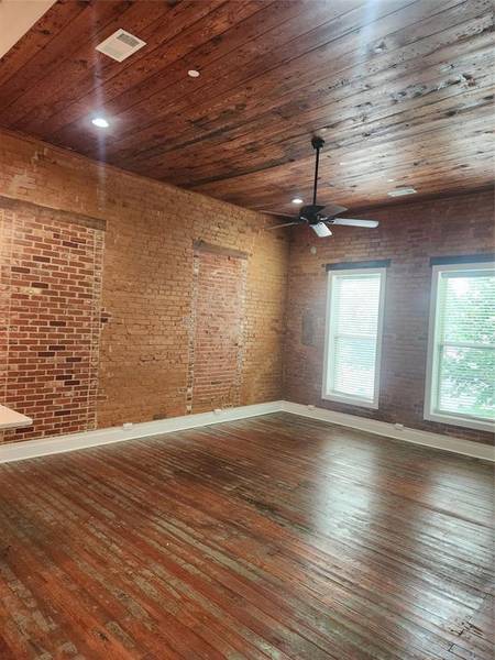 203 N DALLAS Street #203, Ennis, TX 75119