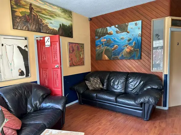 Victoria, BC V8W 2L4,1608 Quadra St