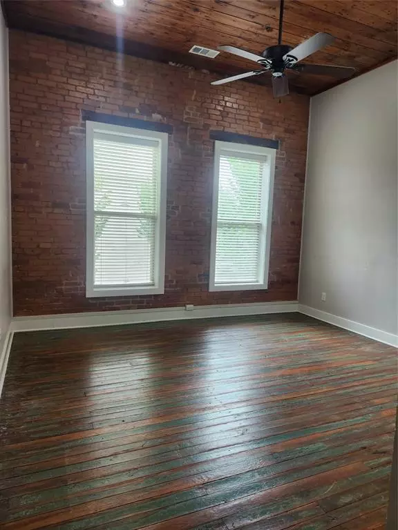 Ennis, TX 75119,203 N DALLAS Street #203