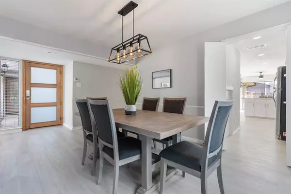 Dallas, TX 75243,9402 Moss Farm Lane