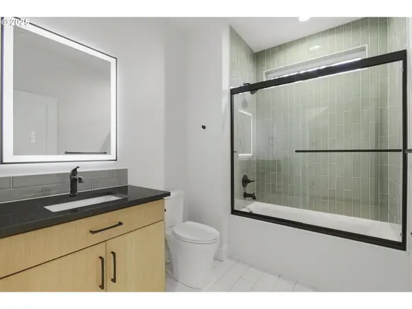 Portland, OR 97206,6900 SE Brooklyn ST