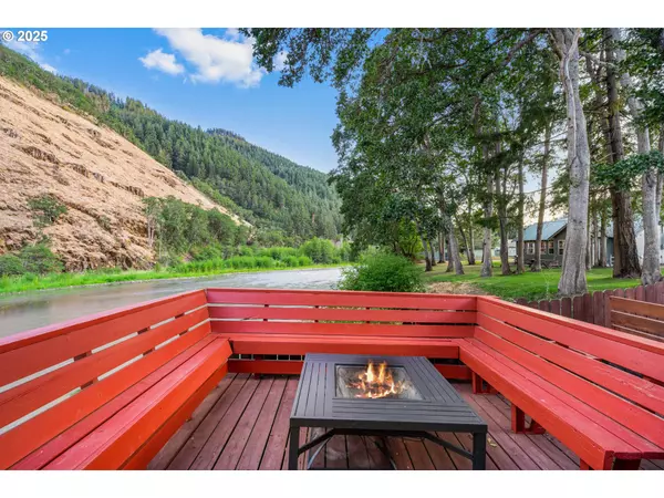 Klickitat, WA 98628,218 2ND ST