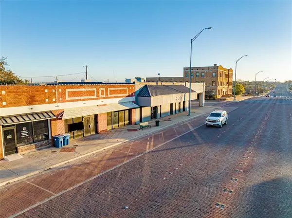 Breckenridge, TX 76424,220 E Walker Street