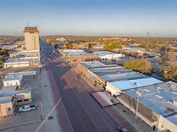 Breckenridge, TX 76424,220 E Walker Street