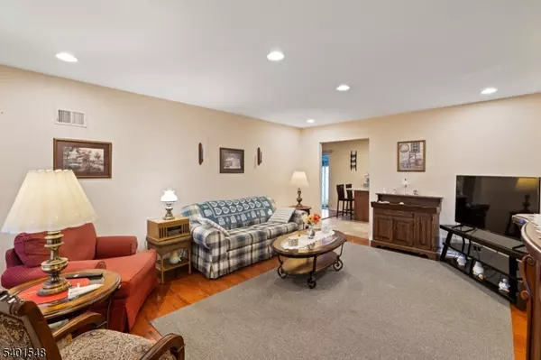 Rahway City, NJ 07065,71 Dukes Rd