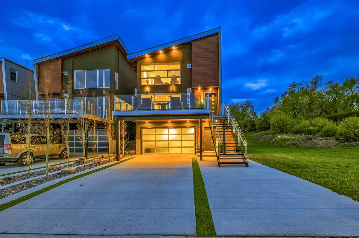 Calgary, AB T2E6N8,509 31 AVE NE