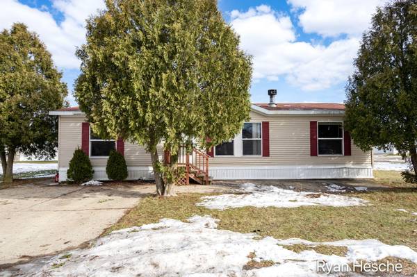 360 E Tuttle RD #82, Ionia, MI 48846