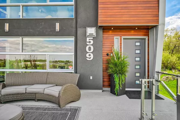 Calgary, AB T2E6N8,509 31 AVE NE