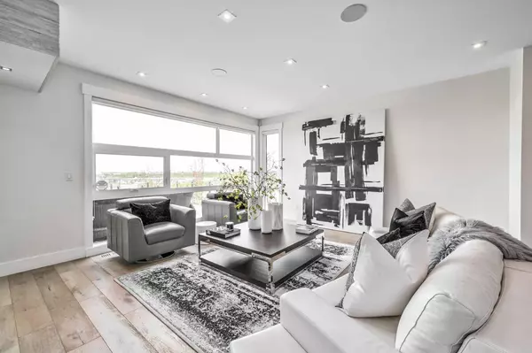 Calgary, AB T2E6N8,509 31 AVE NE