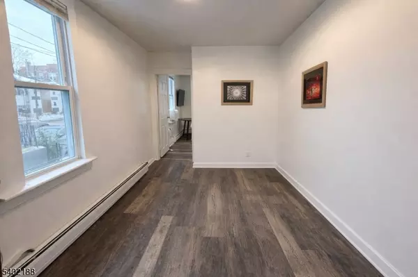 Montclair Twp., NJ 07042,9 Washington St #1