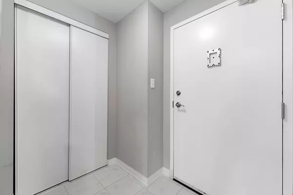 Barrie, ON L4N 9Y4,300 Essa RD #603