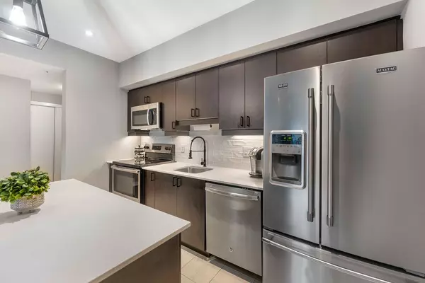 Barrie, ON L4N 9Y4,300 Essa RD #603