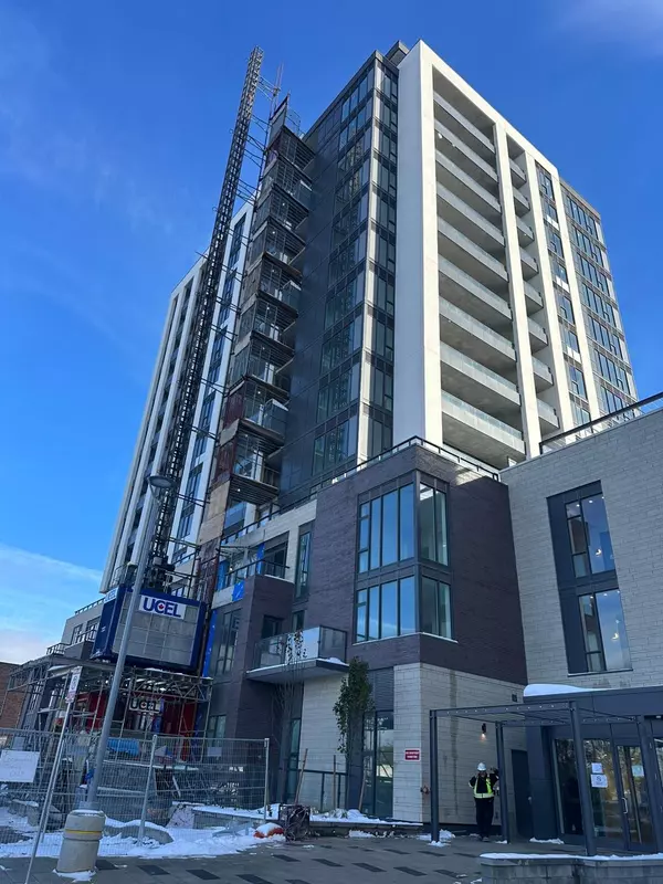 Newmarket, ON L3Y 0J2,715 Davis DR #B1002