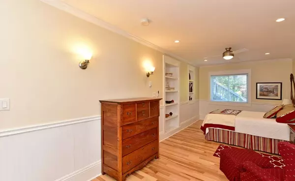 Quinte West, ON K0K 1L0,136 12 O'clock Point RD