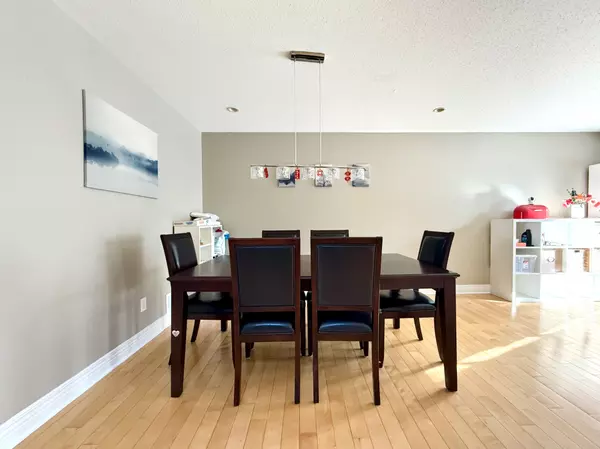 Barrhaven, ON K2G 6Z8,40 Huntcliff PL