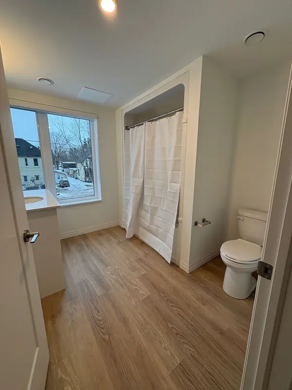 London East, ON N6B 2M1,351 Hill ST #220