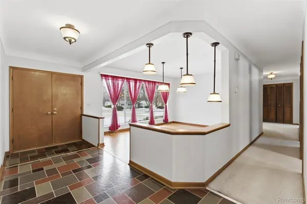 Troy, MI 48085,6525 Norton DR