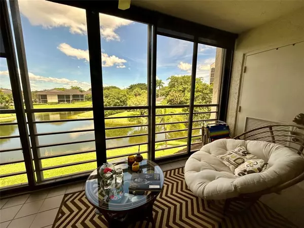 7582 NE Regency Lake Dr #301, Boca Raton, FL 33433