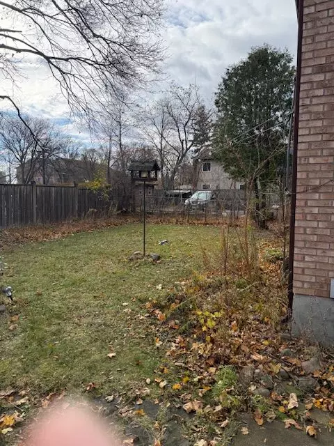 Mississauga, ON L5M 1S9,9 Ontario ST W