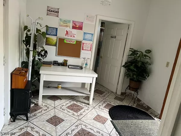 Newark City, NJ 07107,52 Gray St