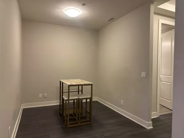 Hamilton, ON L8P 1H8,150 Main ST E #1011