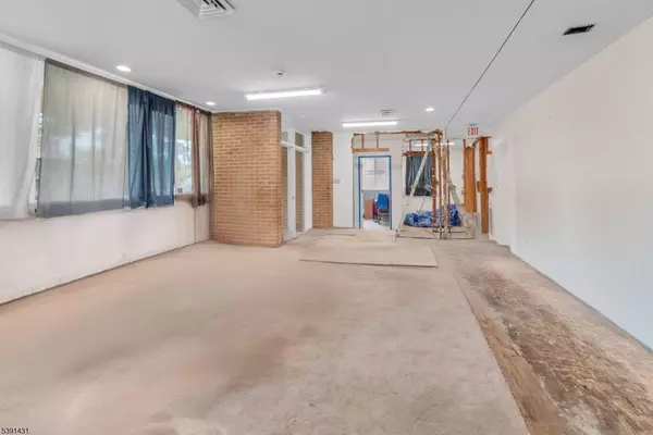 Newark City, NJ 07112,86 88chancellor Ave