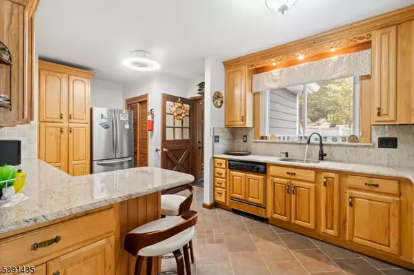 Hopatcong Boro, NJ 07843,64 Ithanell Rd