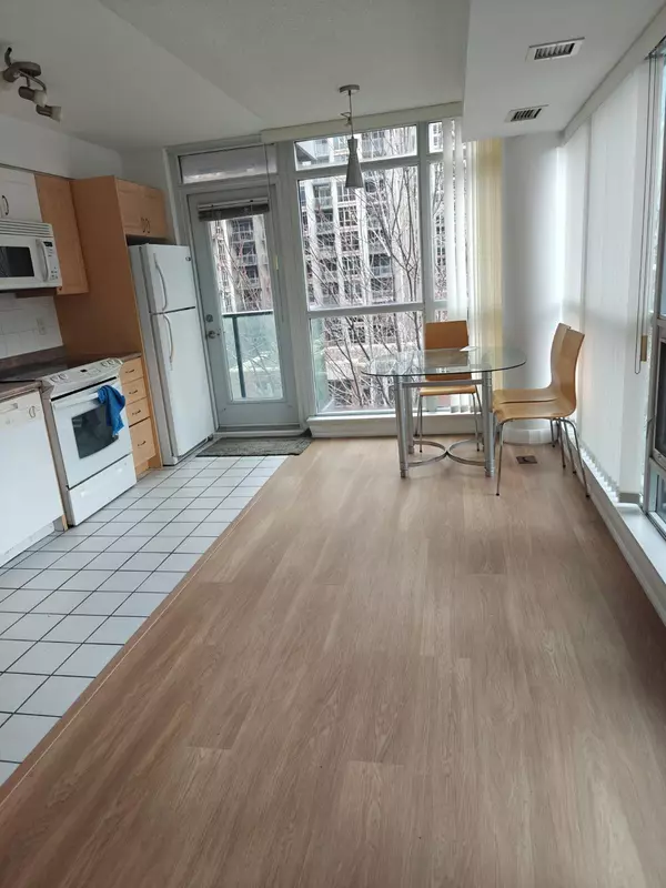 Toronto C01, ON M5V 1B7,600 Fleet ST #626