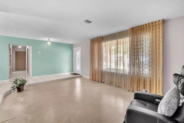 Plantation, FL 33313,1431 NW 71st Ave