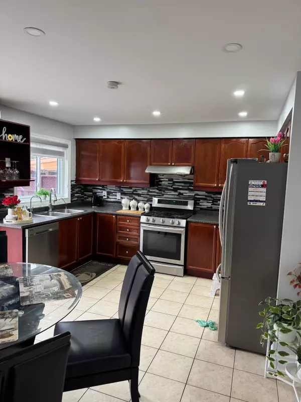 Brampton, ON L6P 2H8,8 Bayridge DR S