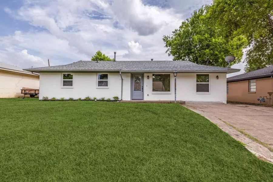 910 Darlene Lane, Arlington, TX 76010