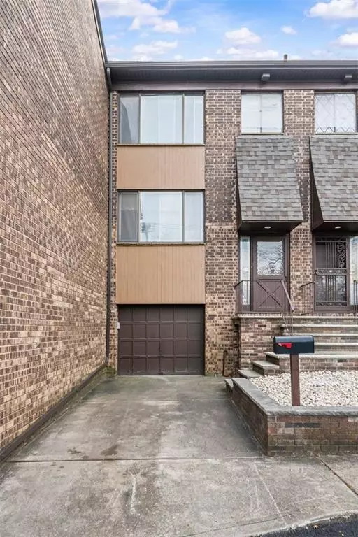 Staten  Island, NY 10305,Address not disclosed