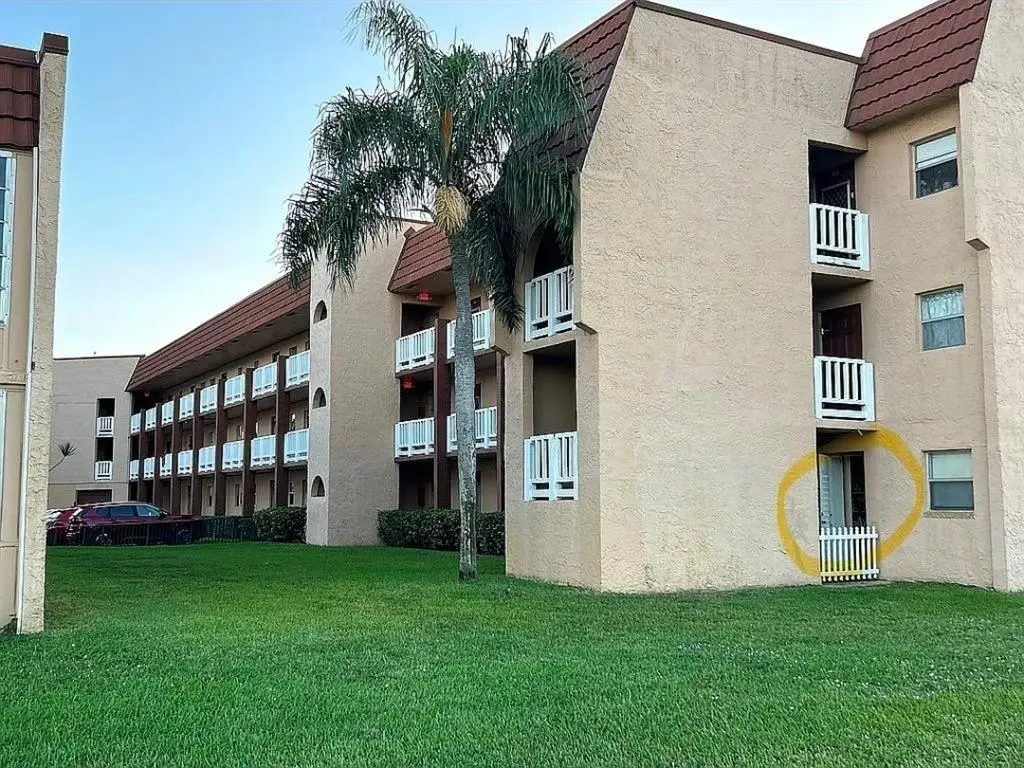 Sunrise, FL 33322,9041 Sunrise Lakes Blvd #113