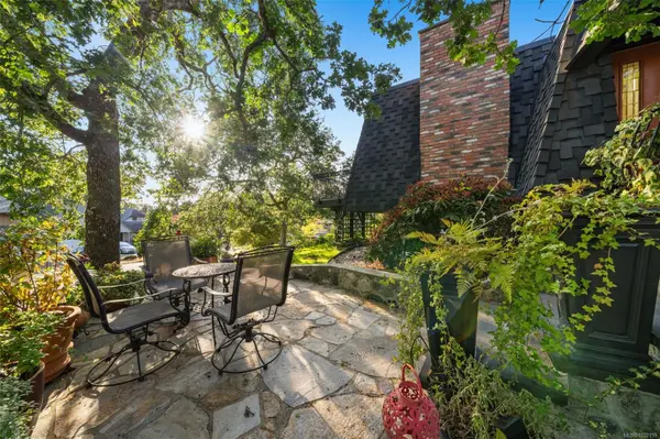 Saanich, BC V8X 3Z3,994 Landeen Pl