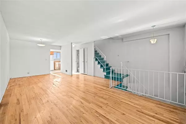 Staten  Island, NY 10305,Address not disclosed