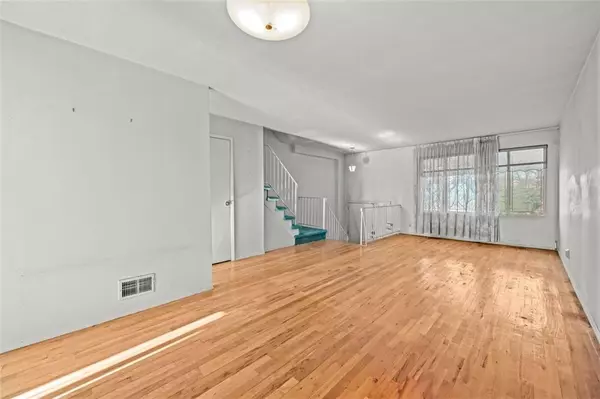 Staten  Island, NY 10305,Address not disclosed