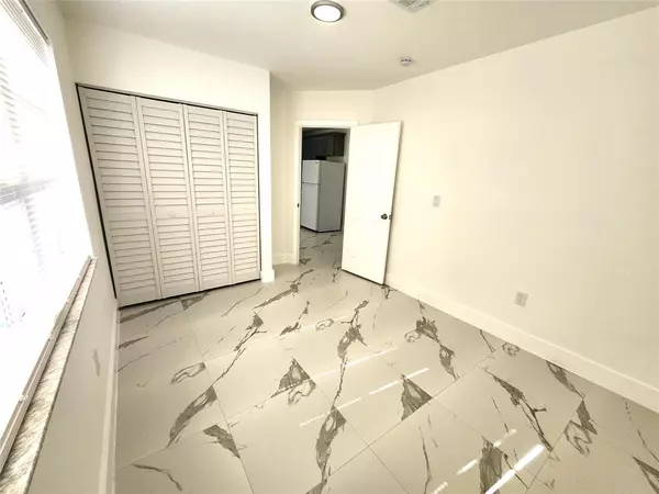 Hollywood, FL 33020,2466 Lincoln St #3