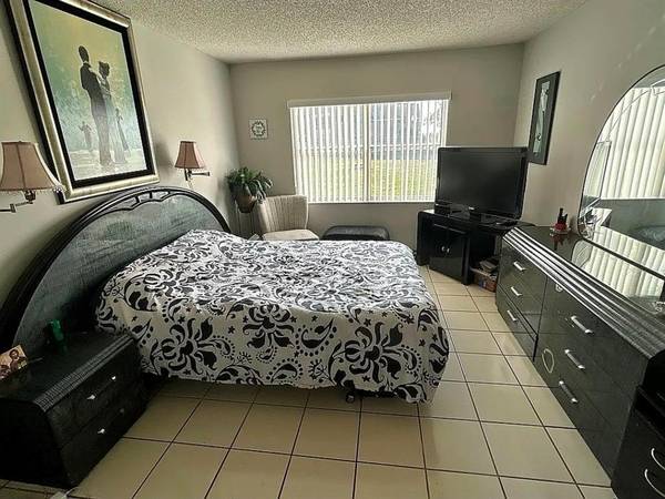 Sunrise, FL 33322,9041 Sunrise Lakes Blvd #113